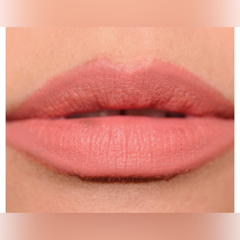 MAC RUNWAY HIT Retro Matte Lipstick. NEW IN BOX. - Picture 4 of 15